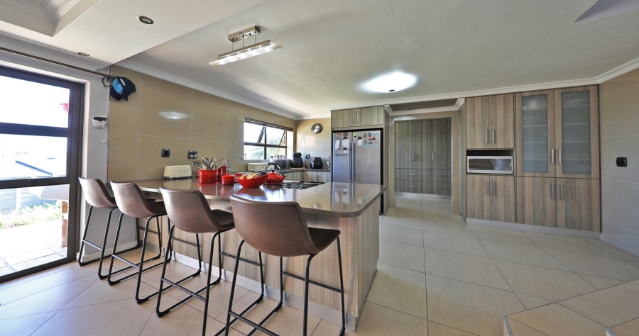 5 Bedroom Property for Sale in Plattekloof Western Cape